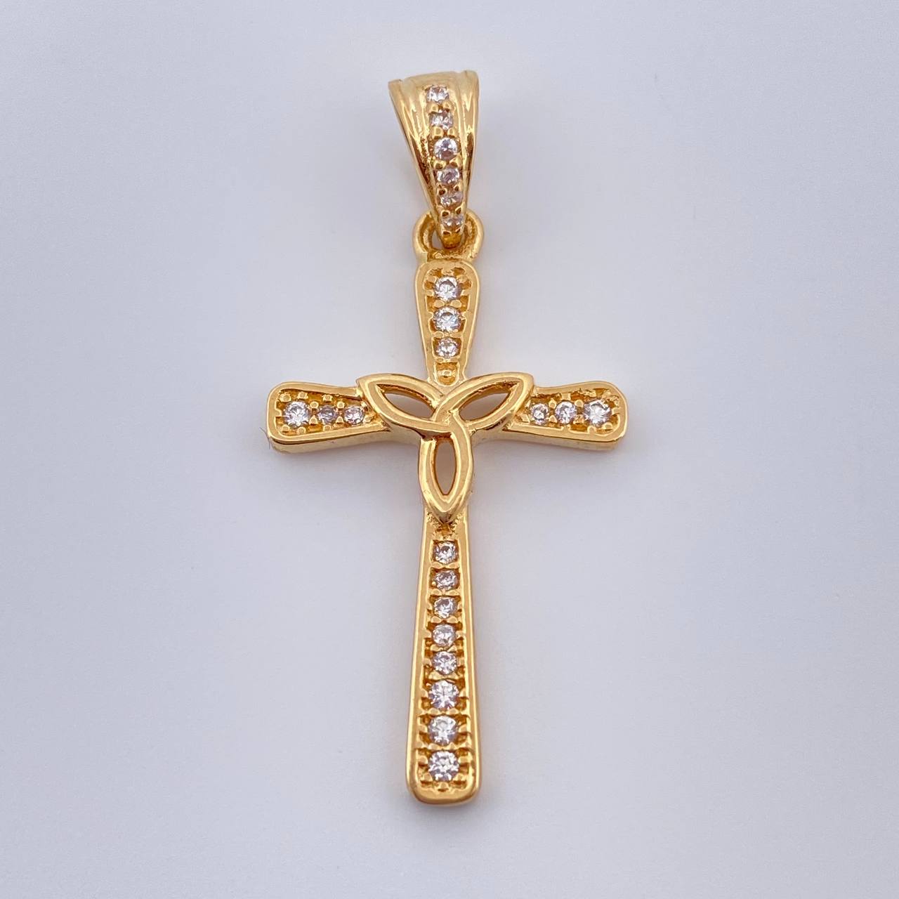 Dije Cruz Triangulo 1.8gr / 3.2cm / Oro Amarillo 18K %