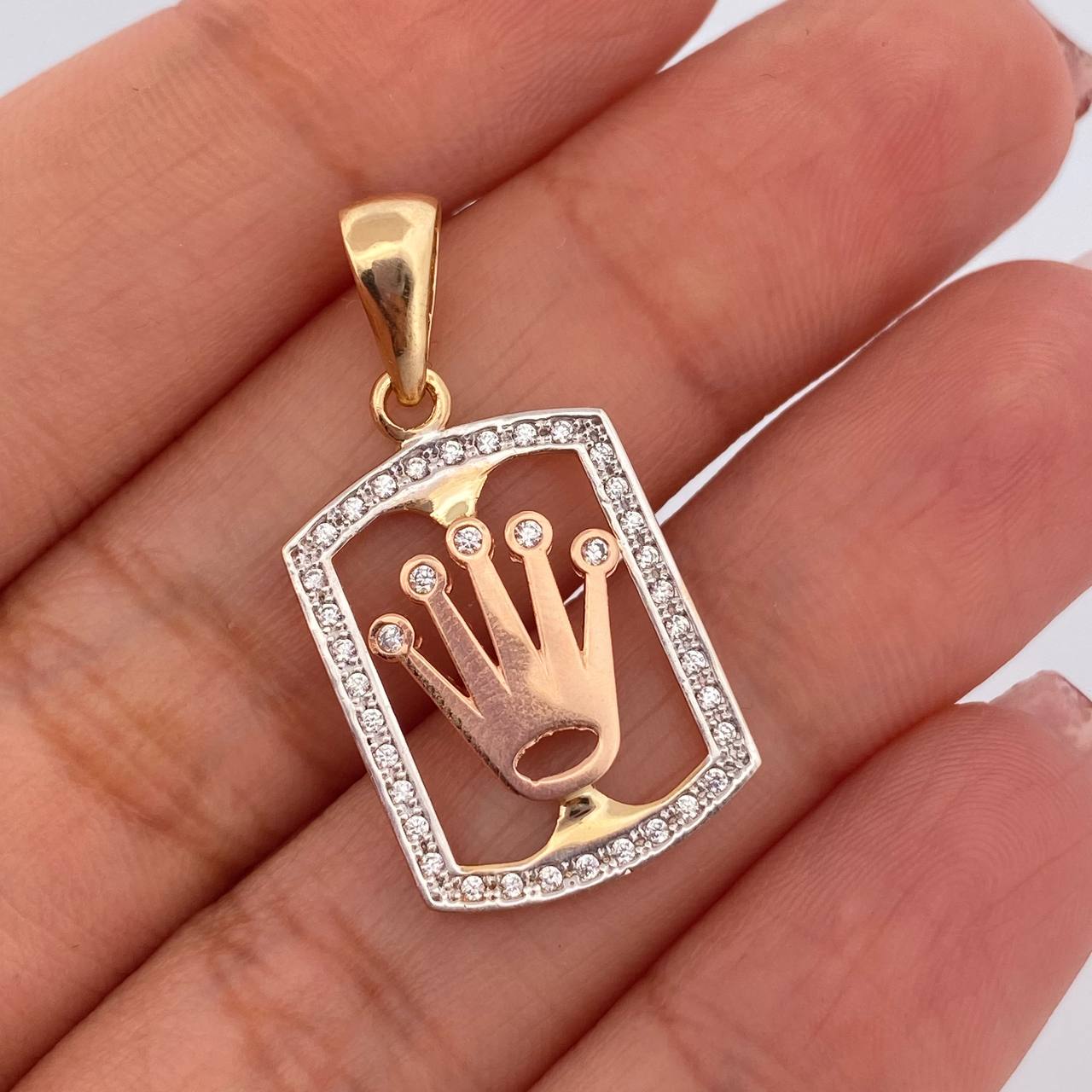 Dije Placa Corona 2.75gr / 3.1cm / Tres Oros 18K %