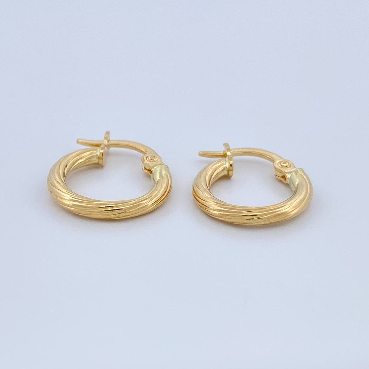 Candongas Lore 0.95gr / 1.5cm / Oro Amarillo 18K %
