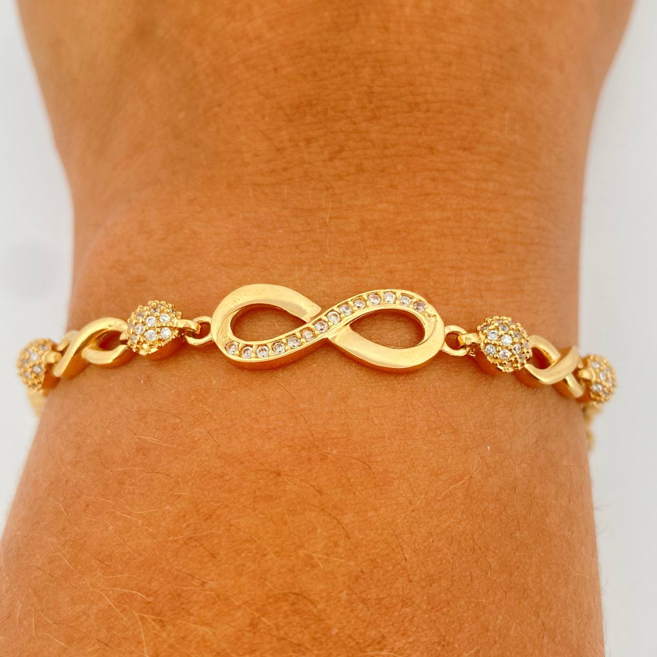 Pulso Esferas Infinitos 10.95gr / 19cm / 5mm Oro Amarillo 18K %