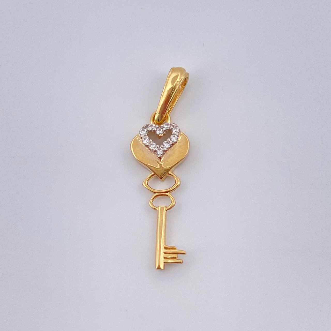 Dije Llave Corazon 0.95gr / 2.8cm / Dos Oros Amarillo Blanco 18K %