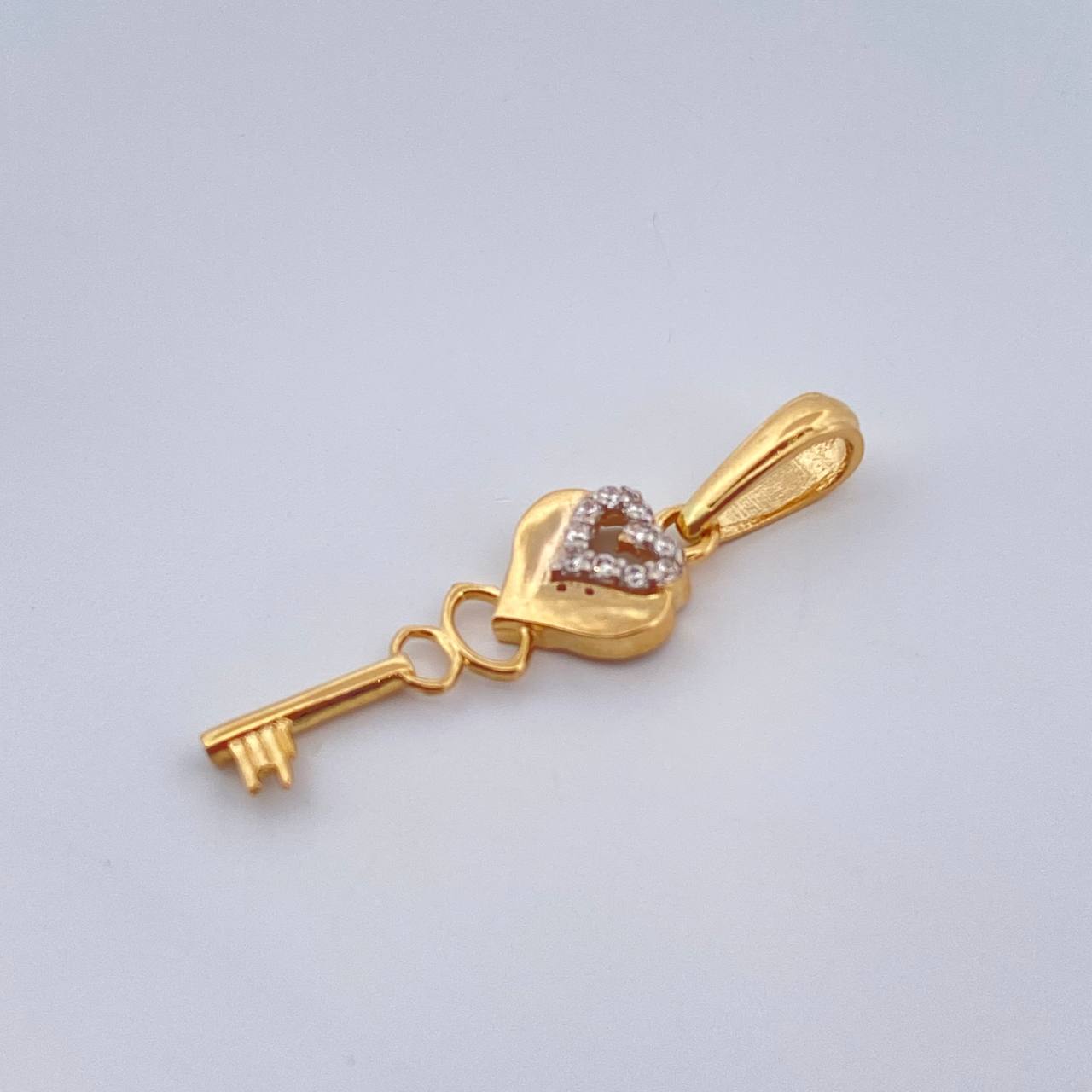 Dije Llave Corazon 0.95gr / 2.8cm / Dos Oros Amarillo Blanco 18K %