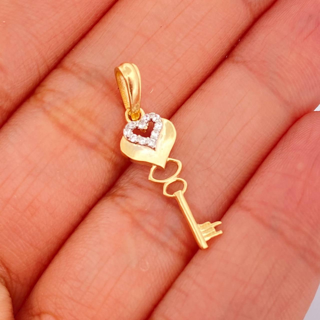 Dije Llave Corazon 0.95gr / 2.8cm / Dos Oros Amarillo Blanco 18K %