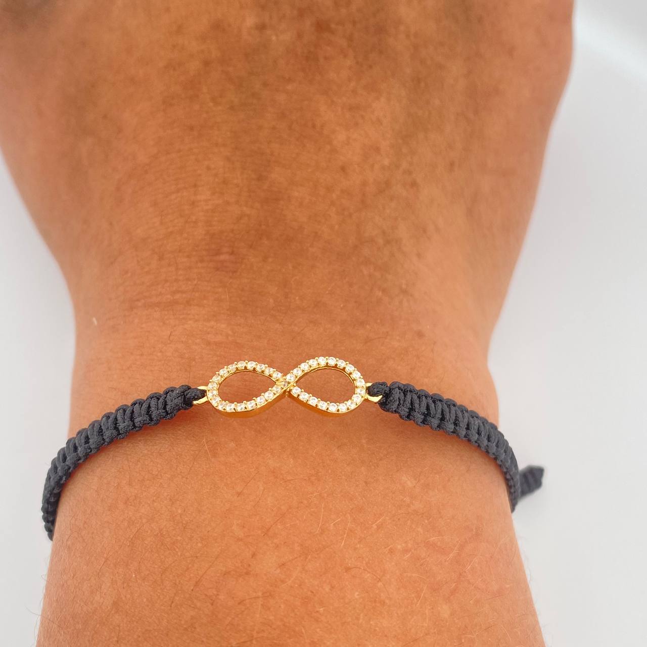 Pulsera Tejida Negra Infinito 0.85gr / Oro Amarillo 18K %