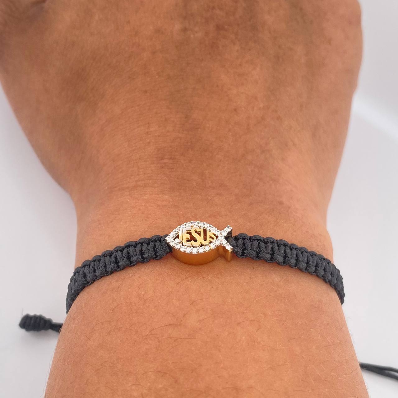 Pulsera Tejida Negra Pez Jesús 1.6gr / Dos Oros Amarillo Blanco 18K %