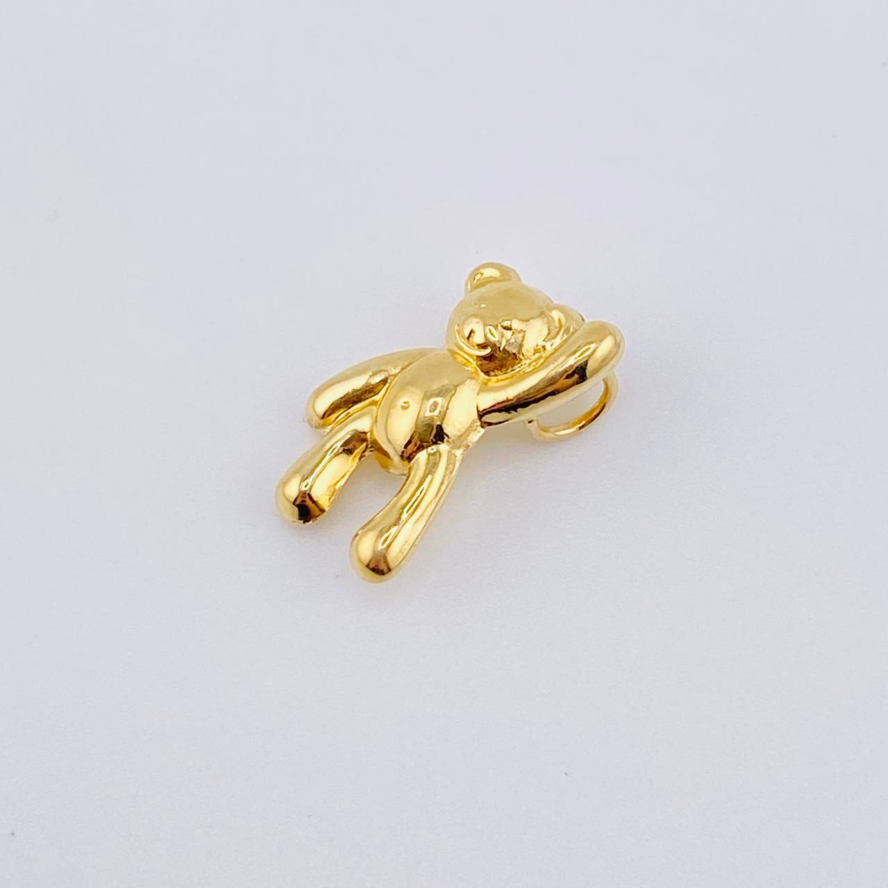 Dije Oso Mano Arriba 1.45gr / 1.8cm / Oro Amarillo 18K