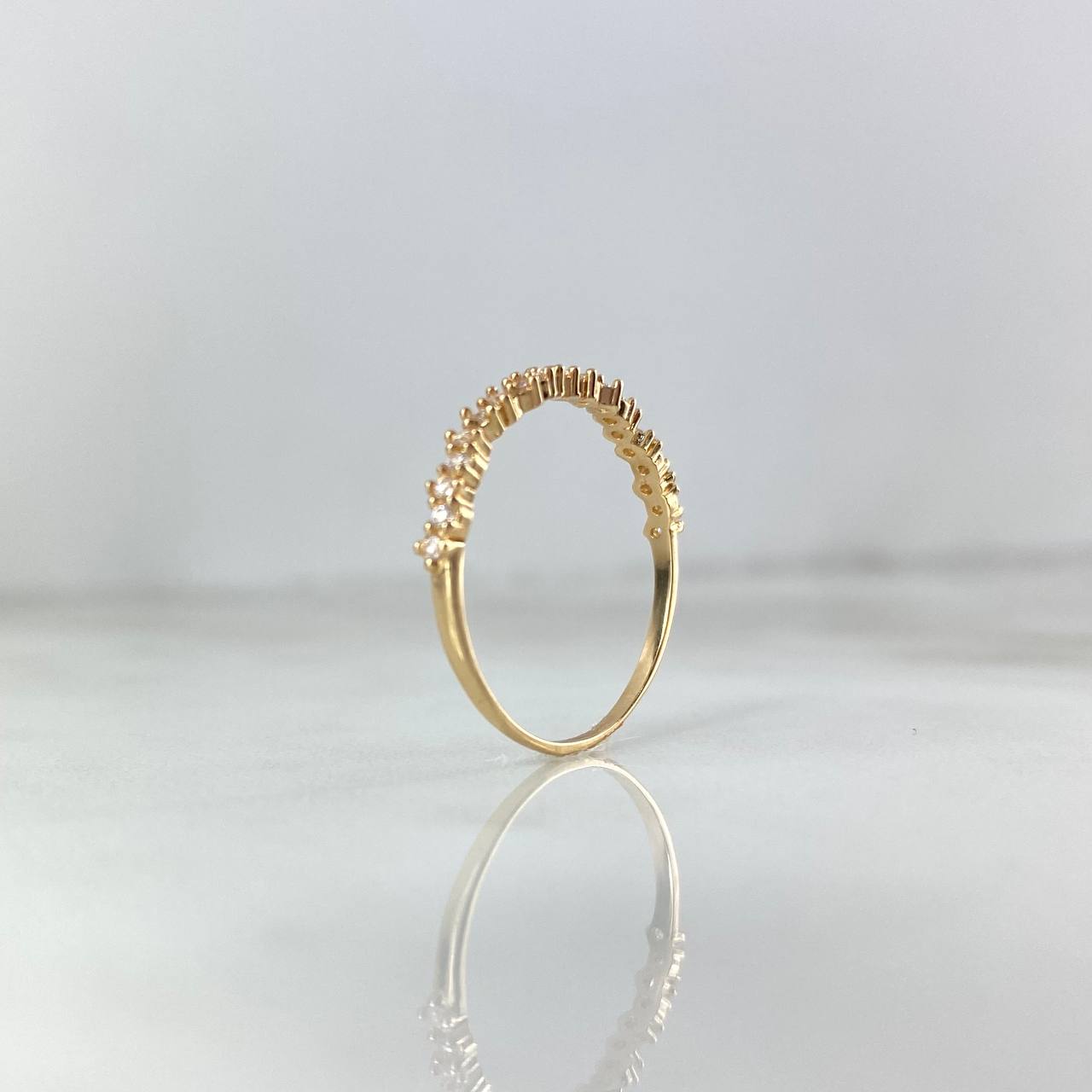 Anillo Churumbela Ondulada 1.15gr / T7 / Circones Blancos Oro Amarillo 18K