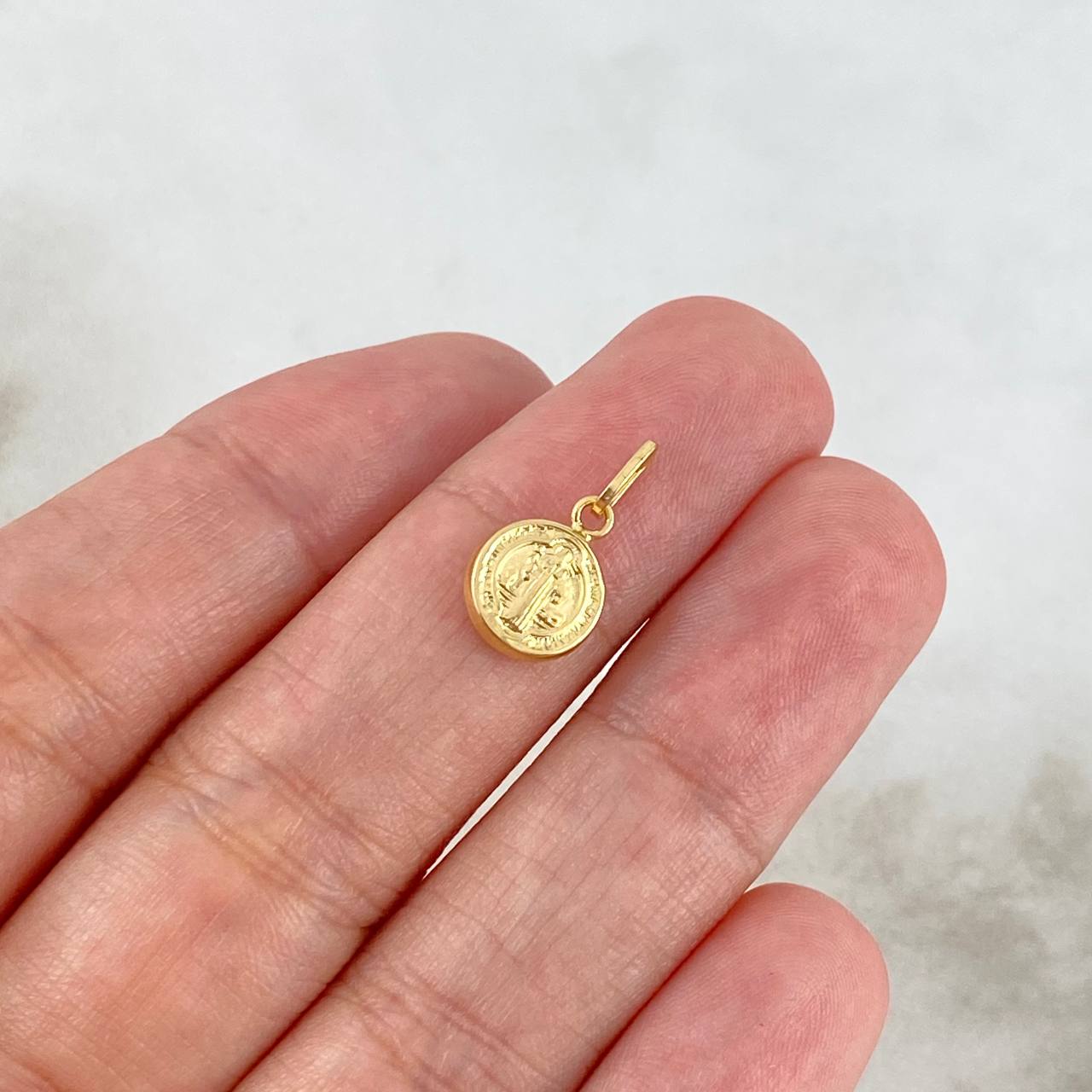 Dije San Benito 0.35gr / 1.5cm / Troquelado Oro Amarillo