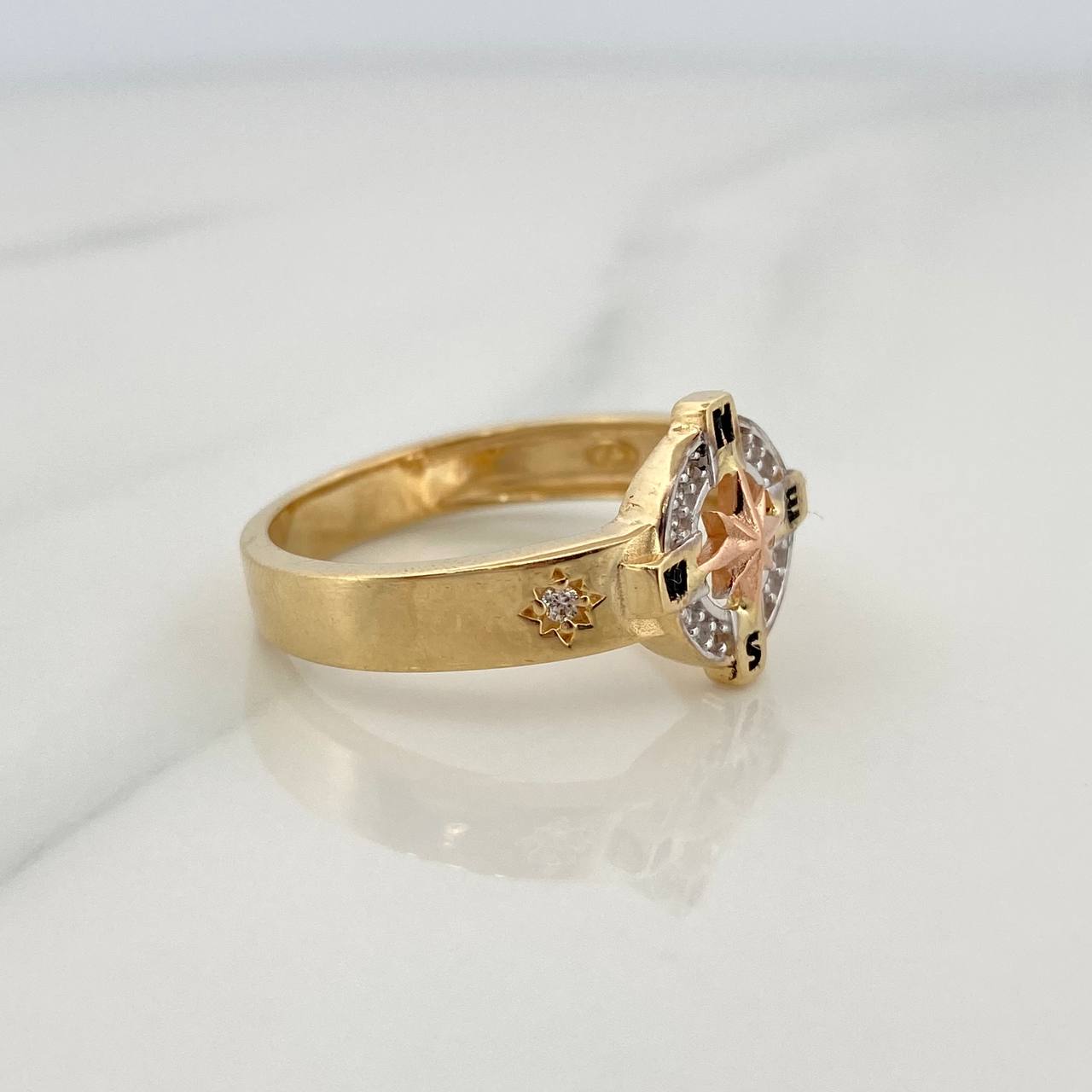 Anillo Estrella Cardinal 5.8gr / T10 1/2 / Dos Oros Amarillo Blanco 18K