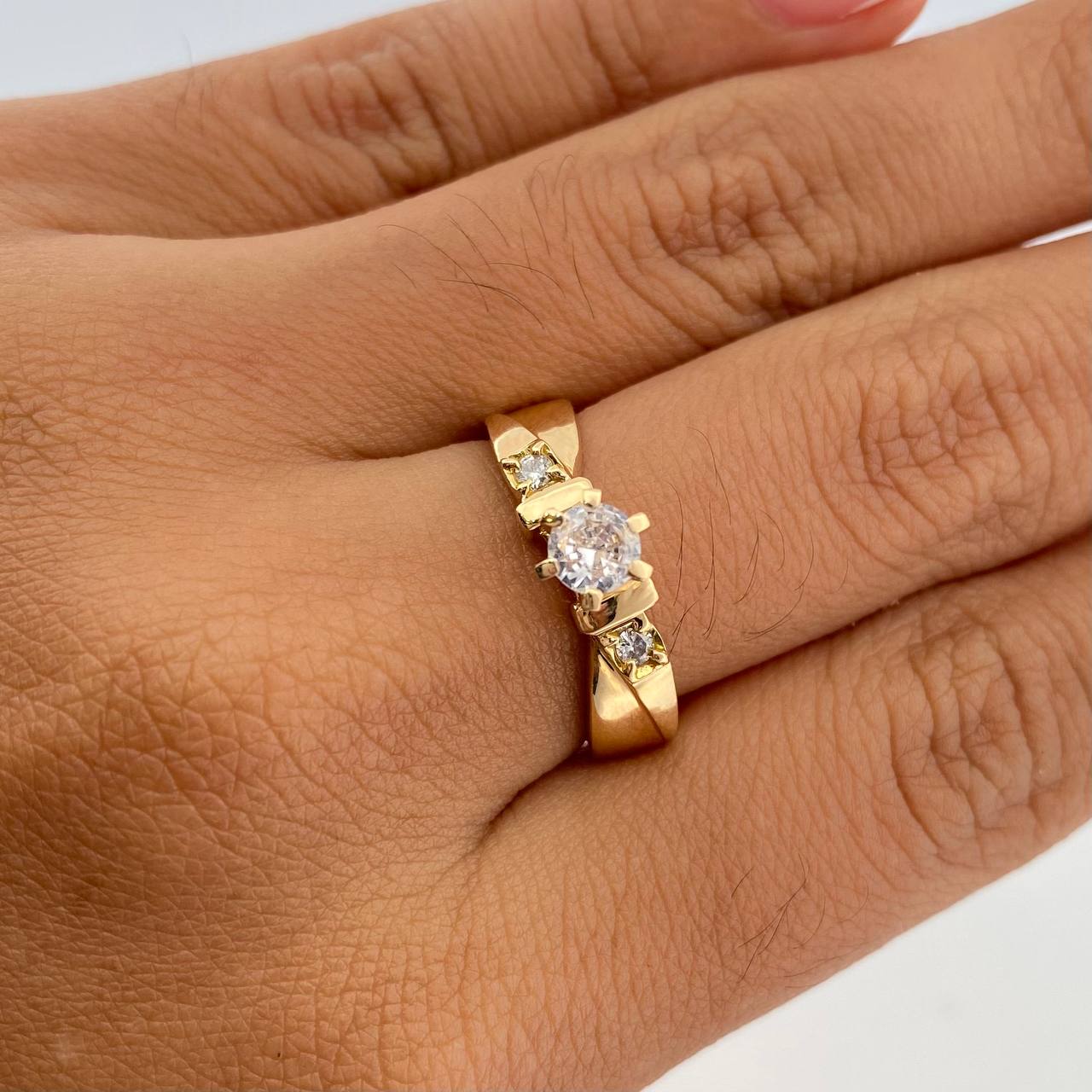 Anillo Solitario  4.1gr / T6 3/4 / Oro Amarillo 18K