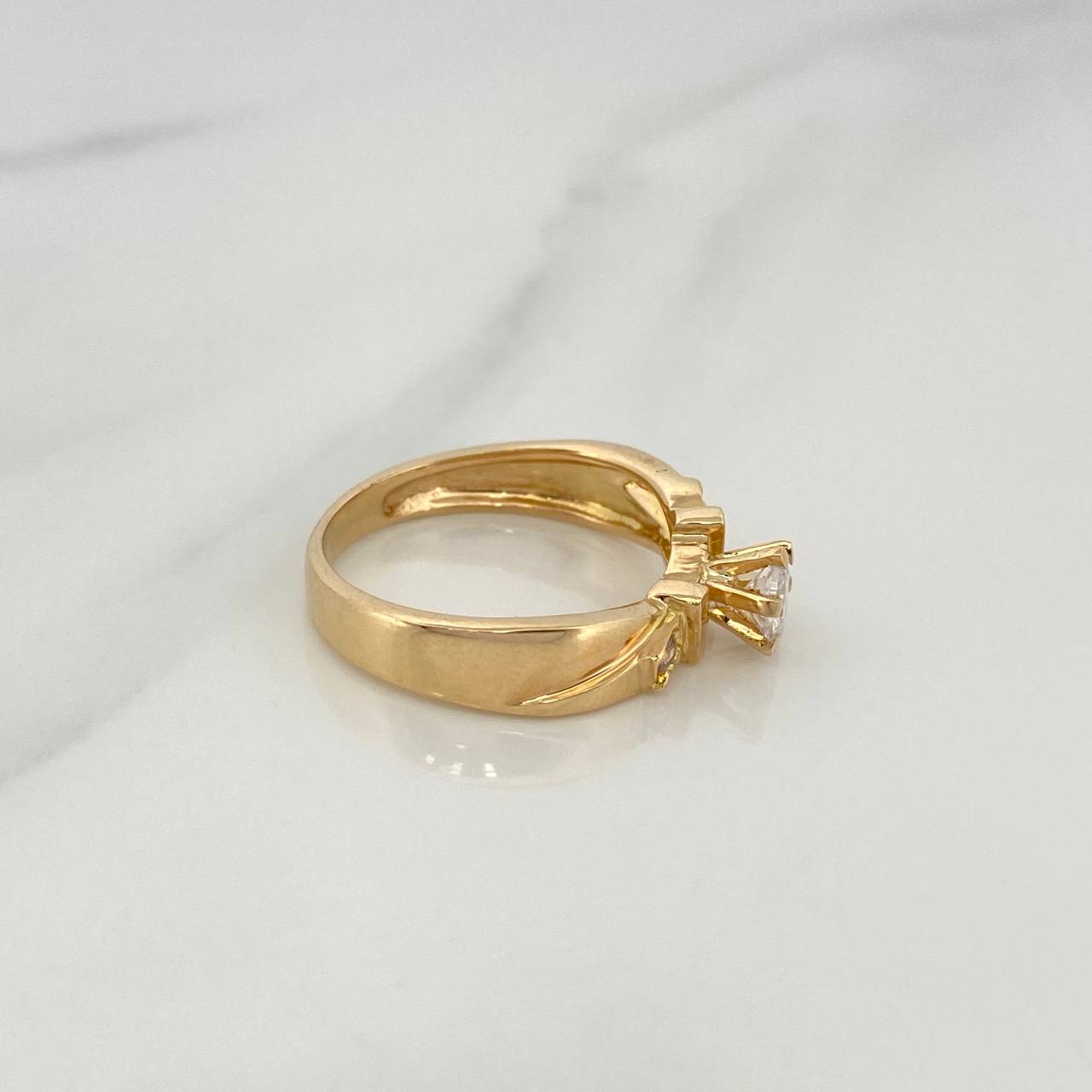 Anillo Solitario  4.1gr / T6 3/4 / Oro Amarillo 18K