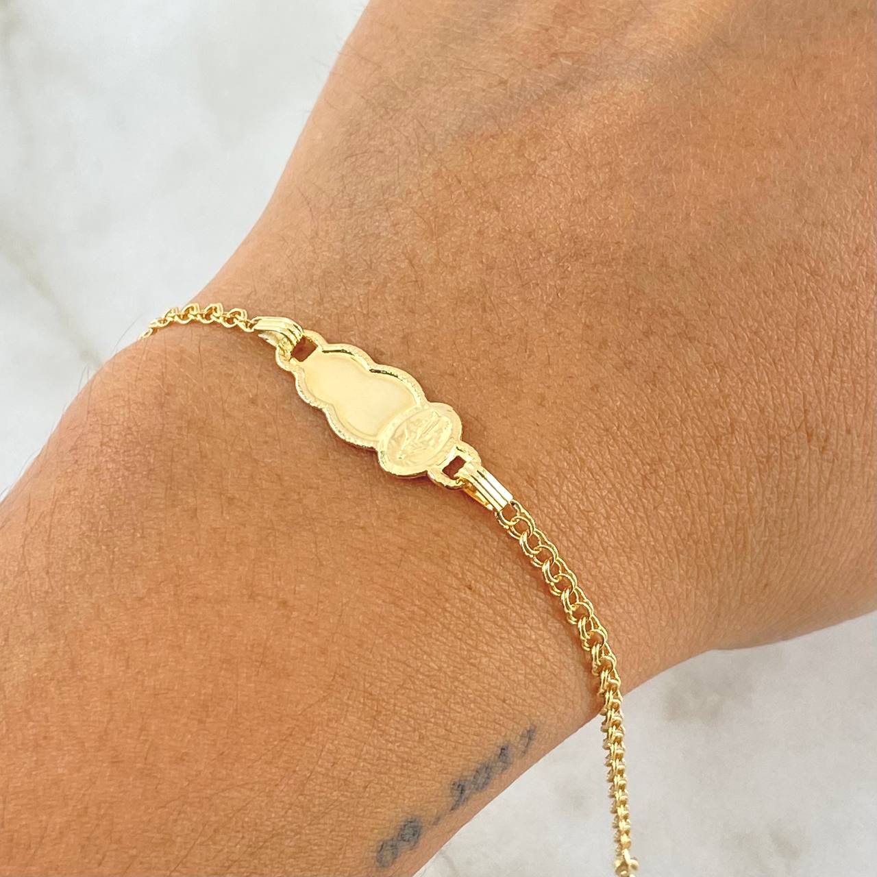 Pulso Bebé Aro Seguido Placa Nube San Benito 1.5gr / 13cm-14cm / 2.4mm Gradual Oro Amarillo 18K