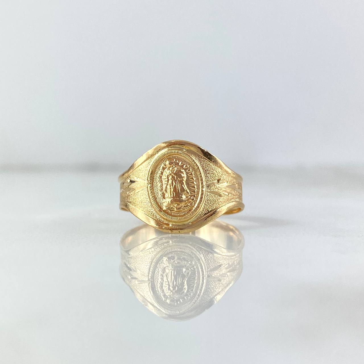 Anillo Sello Virgen de Guadalupe 2.05gr / T9 3/4 / Oro Amarillo ©