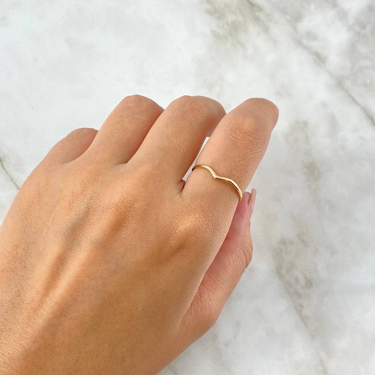 Anillo Tiara en V 0.6gr / T7 1/4 / Oro Amarillo ©