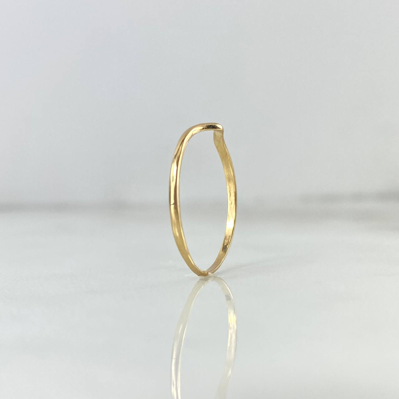 Anillo Tiara en V 0.7gr / T7 1/2 / Oro Amarillo ©