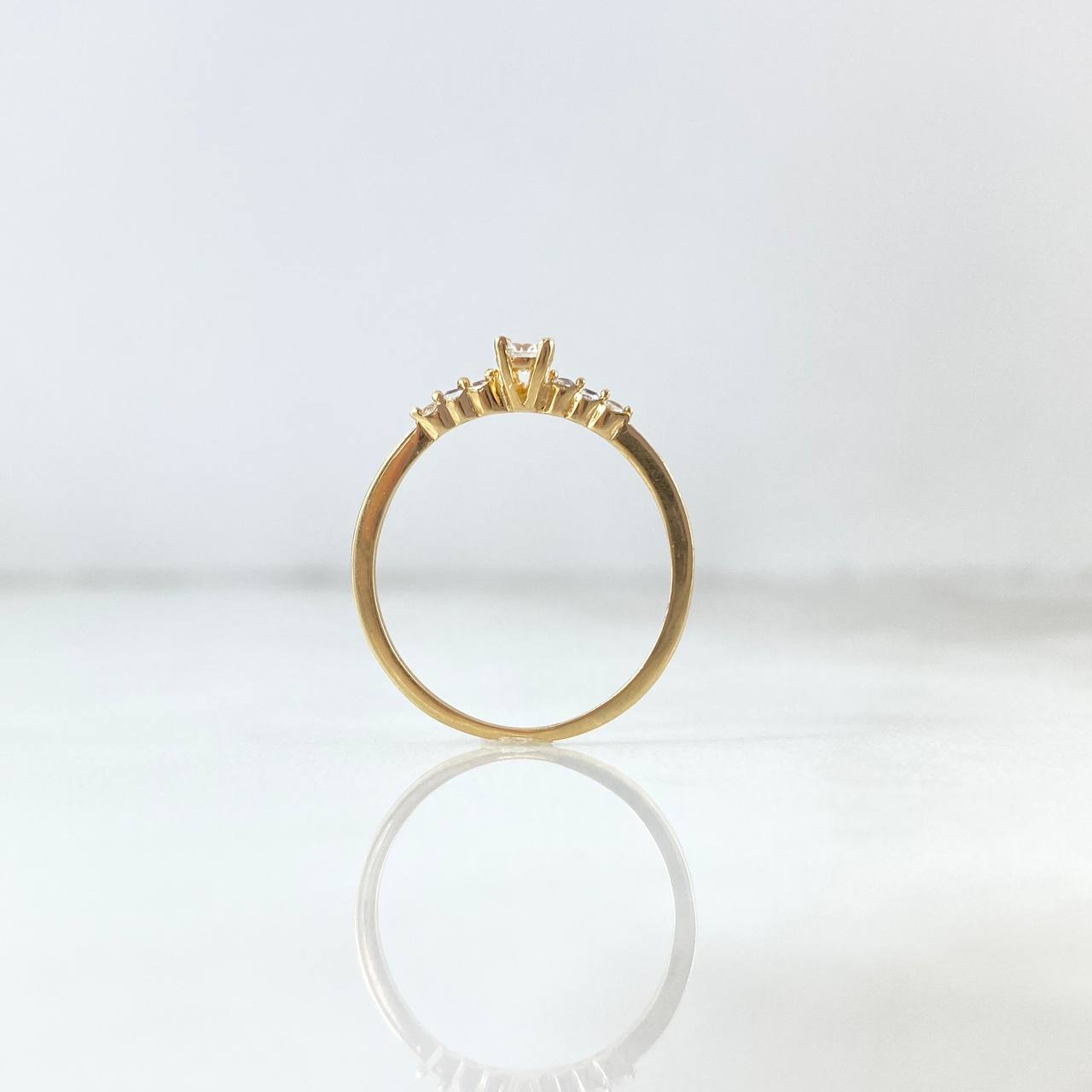 Anillo Solitario Trio 1.5gr / T5 1/2 / Circones Blancos Oro Amarillo 18K *