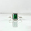 Anillo Soliario Halo Rectangular 2.55gr / T5 1/2 / Circones Blancos-Verdes Oro Blanco ©