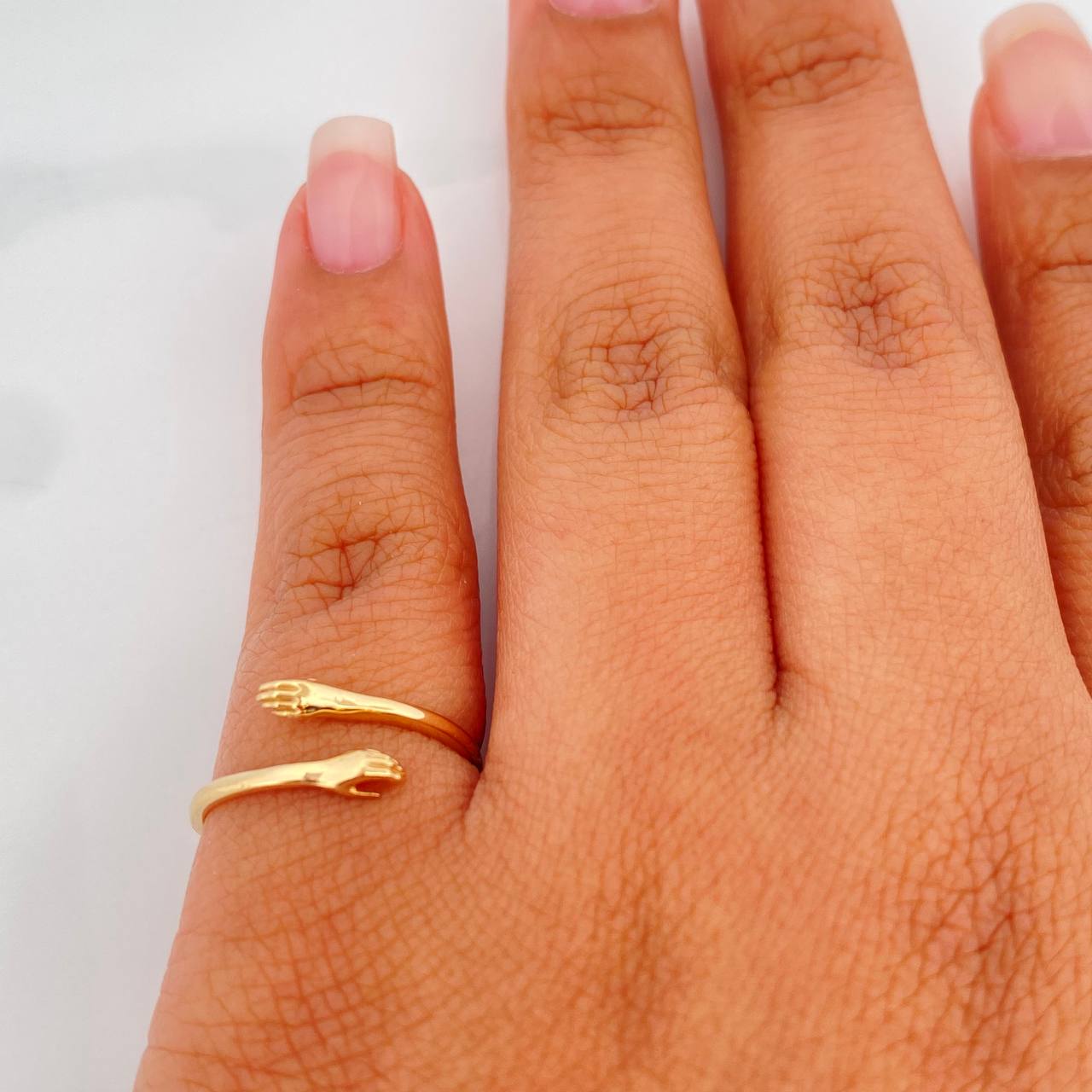 Anillo Abrazo 1.3 g / T6 Oro Amarillo 18K
