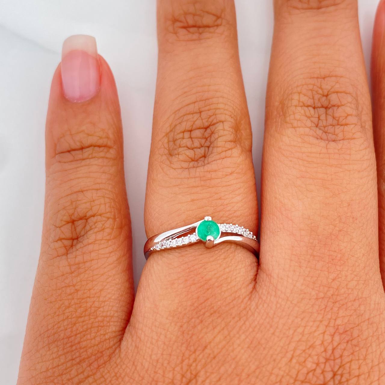 Anillo Circulo Esmeralda 19Pts 1.35 g / T7 1/4 Plata 925
