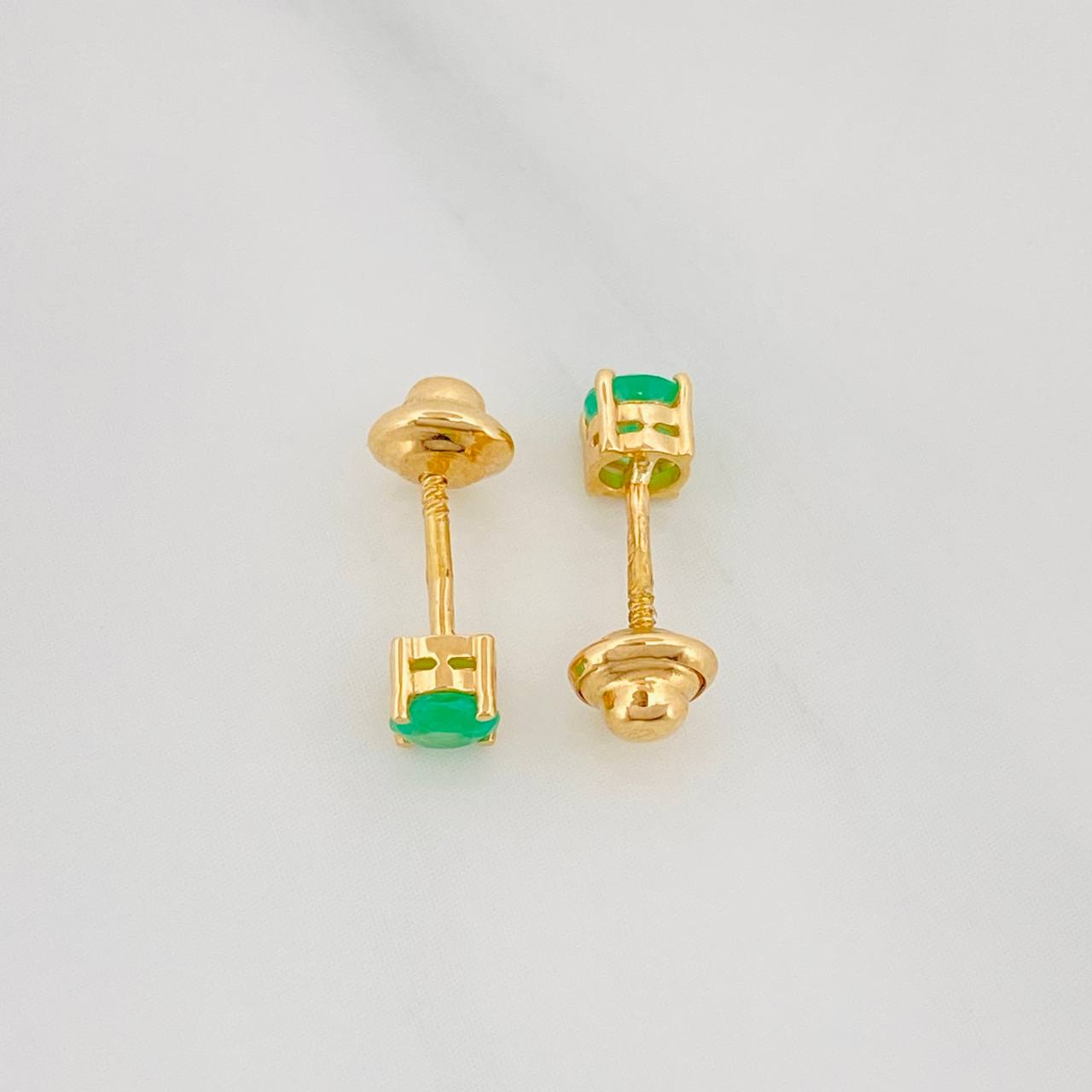 Topos Cuatro Garras Esmeraldas 44Pts 0.9 g / 3.9 mm Oro Amarillo 18K