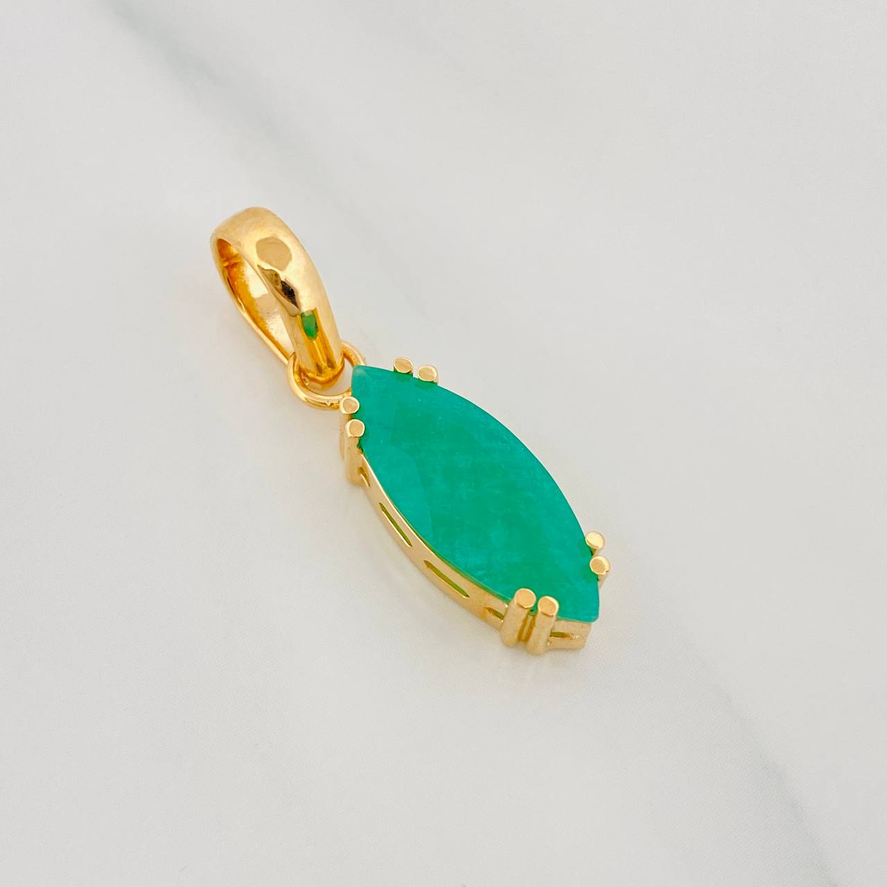Dije Marquiz Esmeralda 2.83Qts 2.9 g / 2.8 cm Oro Amarillo 18K