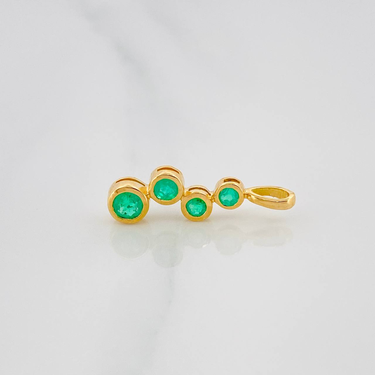 Dije Circulos Esmeraldas 36Pts 1 g / 2 cm Oro Amarillo 18K