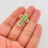 Dije Cruz Plana Esmeraldas 60Pts 2 g / 3.2 cm Oro Amarillo 18K