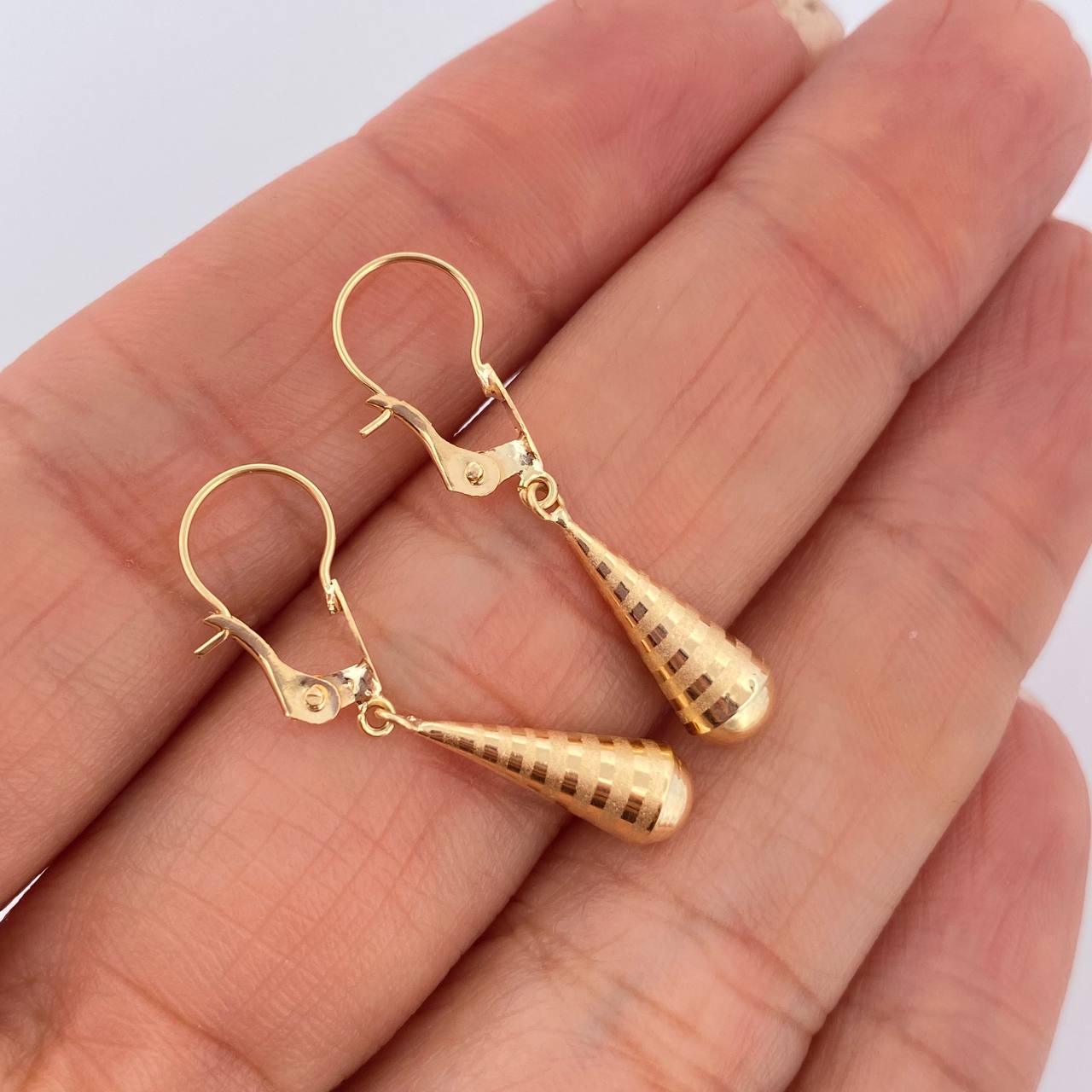 Candongas Lagrima 0.85gr / 3cm / Oro Amarillo 18K %