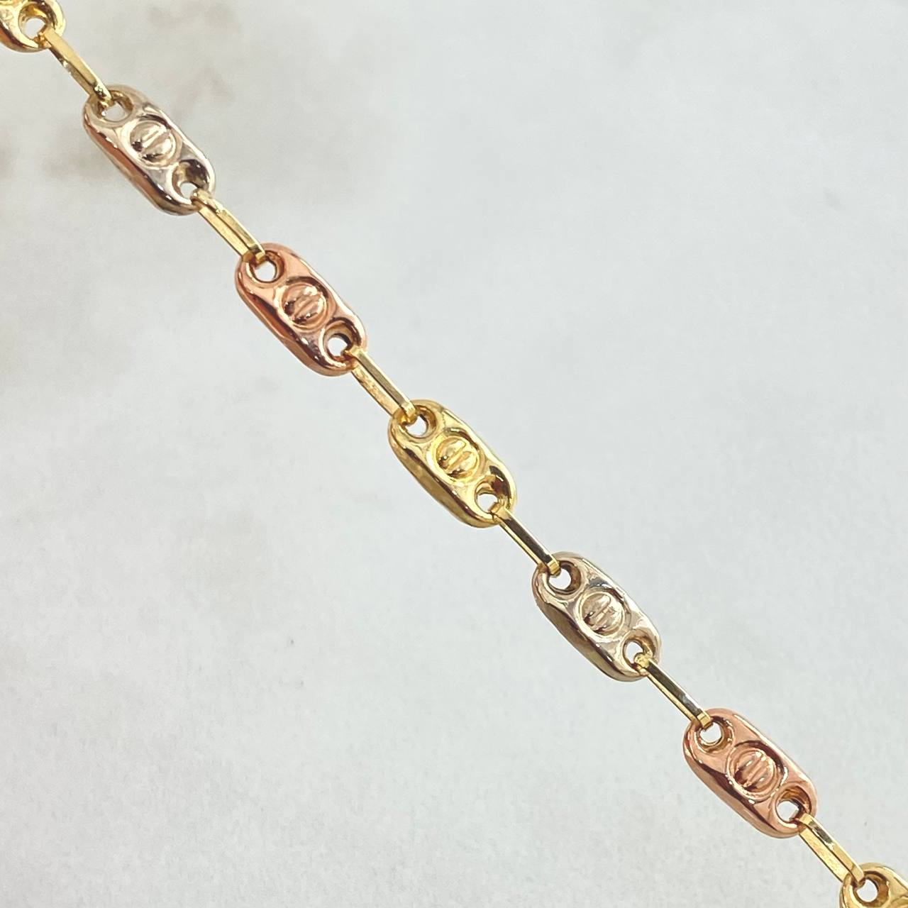 Pulso Rustico Tornillo 2.9gr / 19cm / Tres Oros 18K *