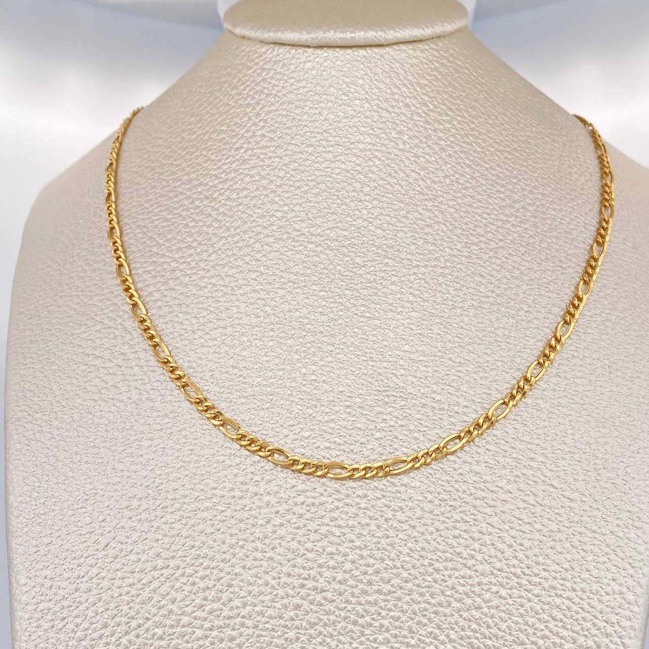 Cadena Figaro 2.9gr / 59.8cm / 2.5mm Oro Amarillo +1 18K %