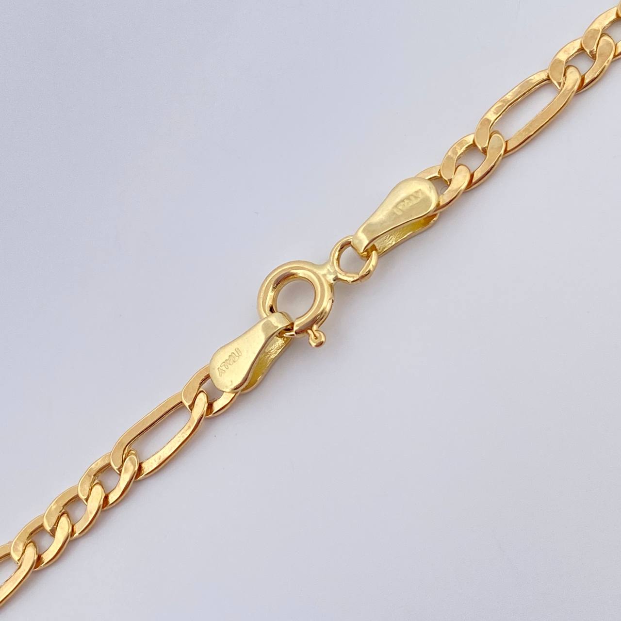 Cadena Figaro 5.45gr / 60.9cm / 2.56mm Oro Amarillo +3 18K %