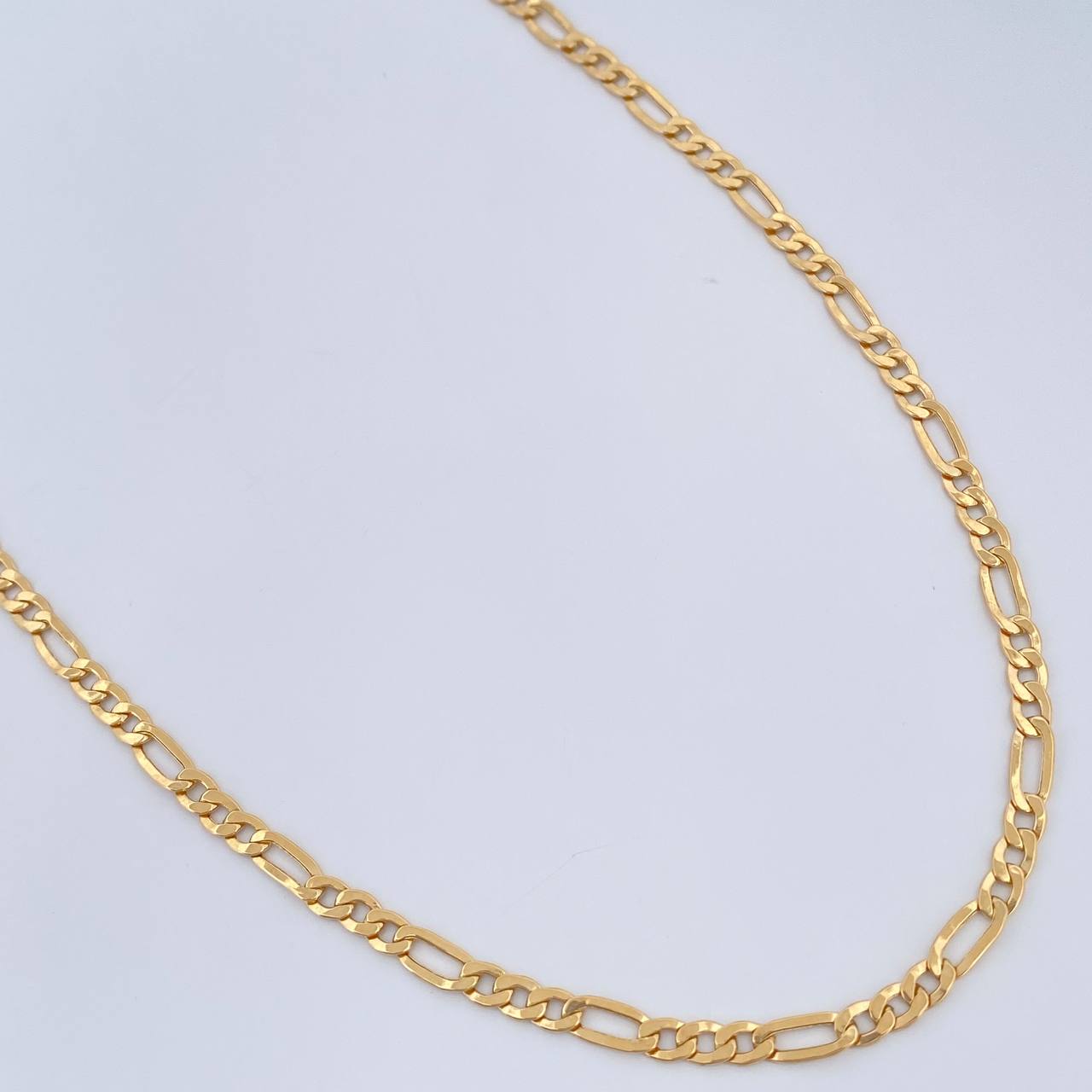 Cadena Figaro 4.7gr / 60.7cm / 3.3mm Oro Amarillo +1 18K %
