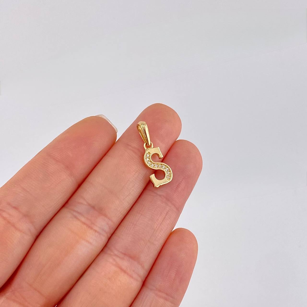 Dije Letra Cursiva S 1.05g / 2cm Oro Amarillo 18K