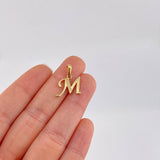 Dije Letra Cursiva M 1.4g / 2.1cm Oro Amarillo 18K