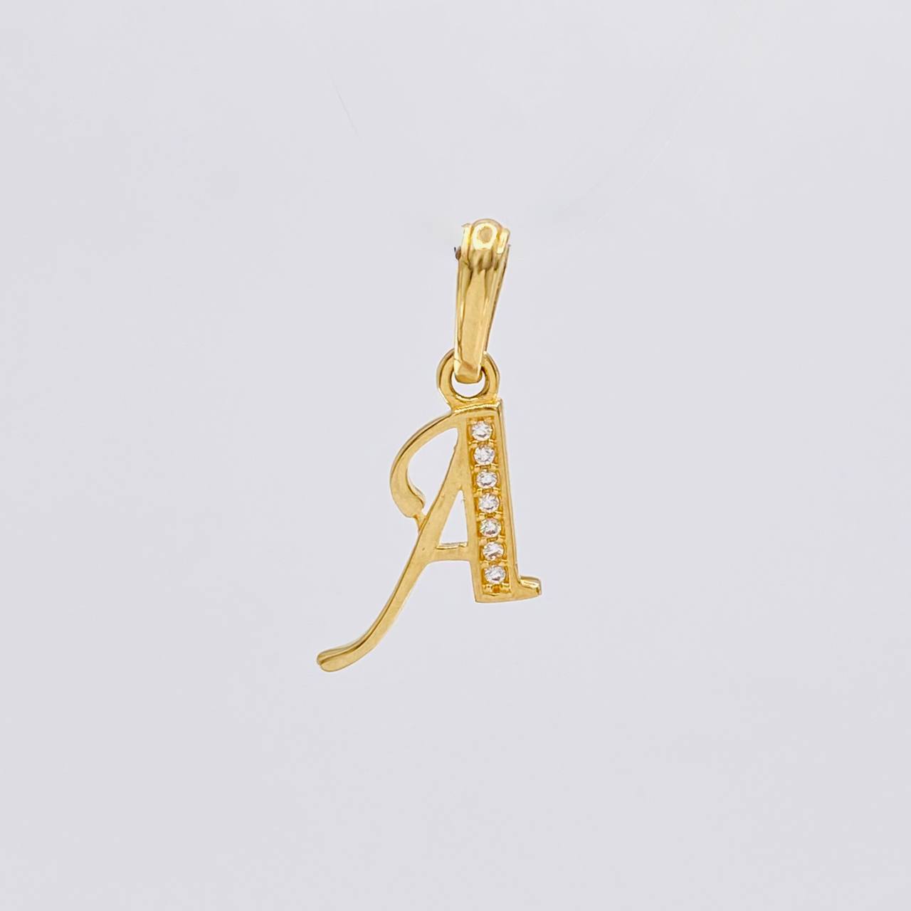 Dije Letra Cursiva a 1g / 2.3cm Oro Amarillo 18K
