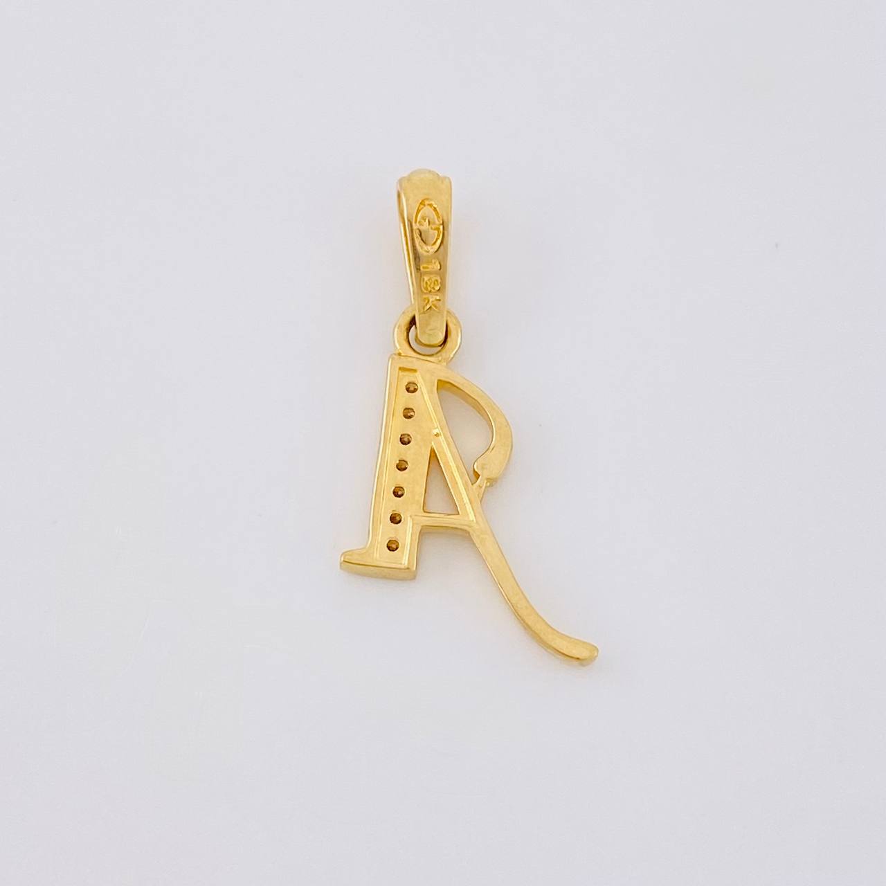 Dije Letra Cursiva a 1g / 2.3cm Oro Amarillo 18K