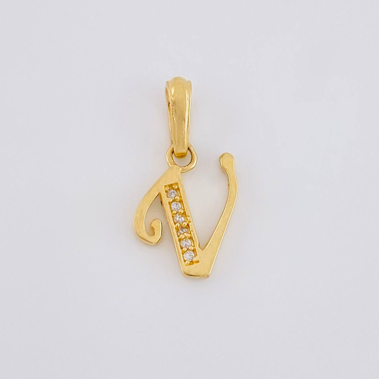 Dije Letra Cursiva V 0.95g / 1.9cm Oro Amarillo 18K