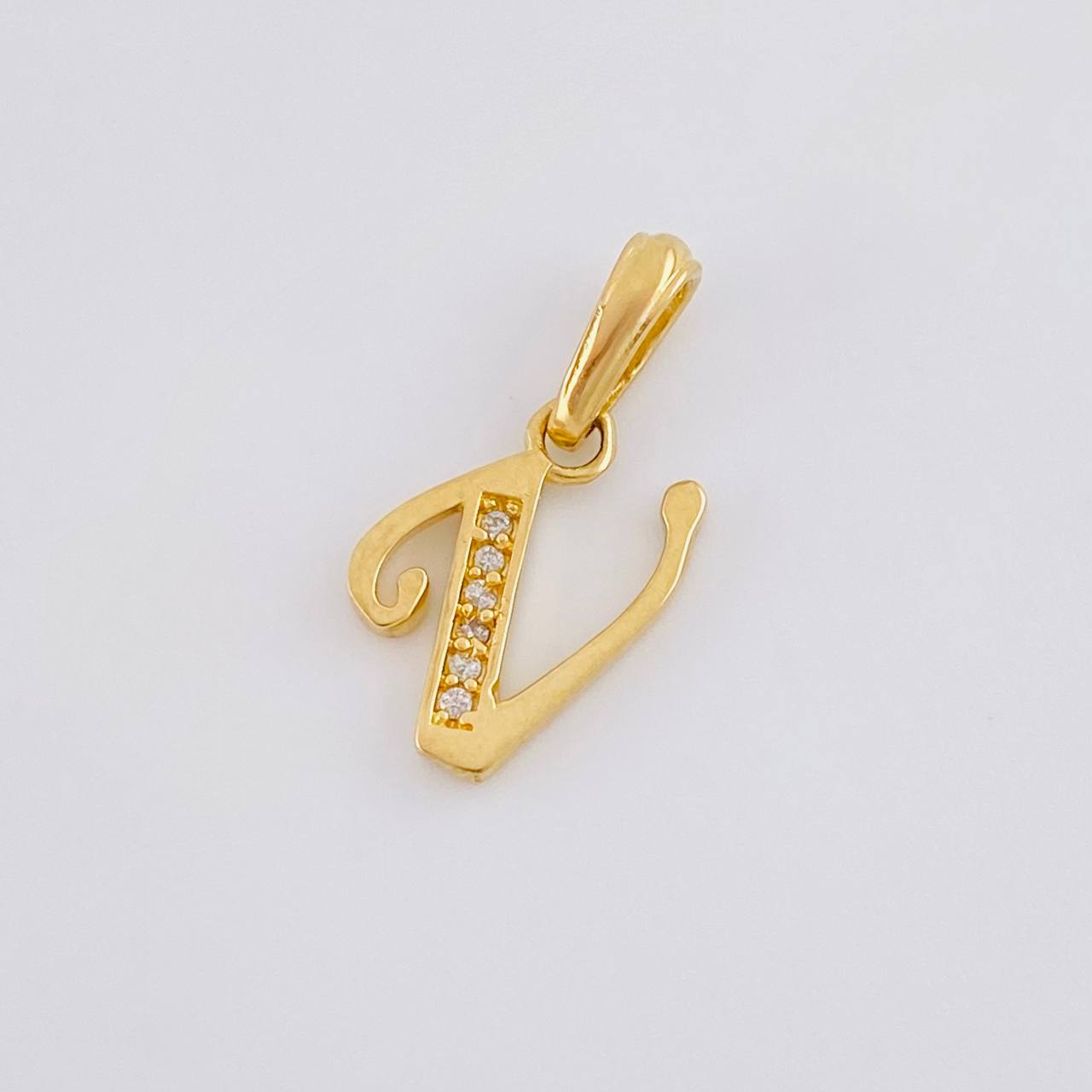 Dije Letra Cursiva V 0.95g / 1.9cm Oro Amarillo 18K