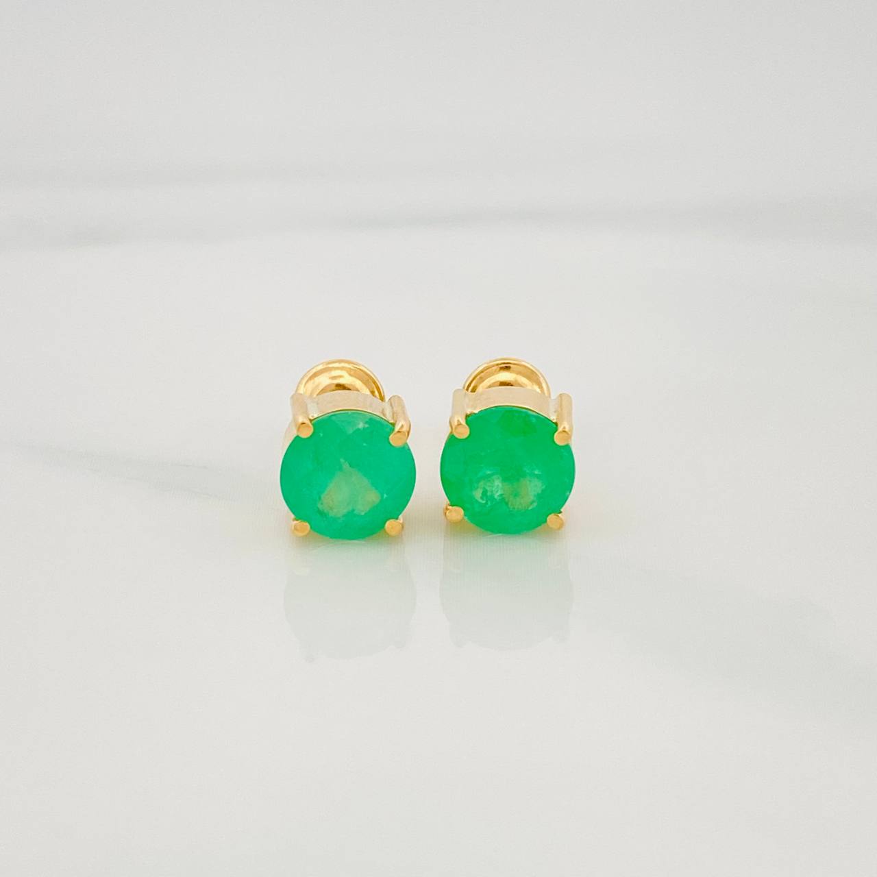 Topos Cuatro Garras Esmeraldas 2.20Qts 1.9 g / 6.65 mm Oro Amarillo 18K