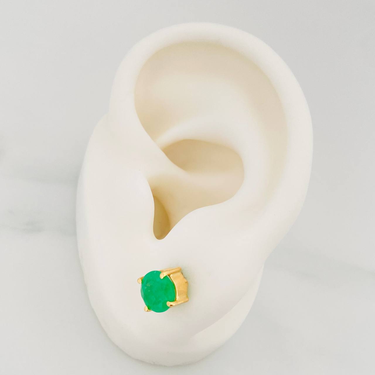 Topos Cuatro Garras Esmeraldas 2.20Qts 1.9 g / 6.65 mm Oro Amarillo 18K
