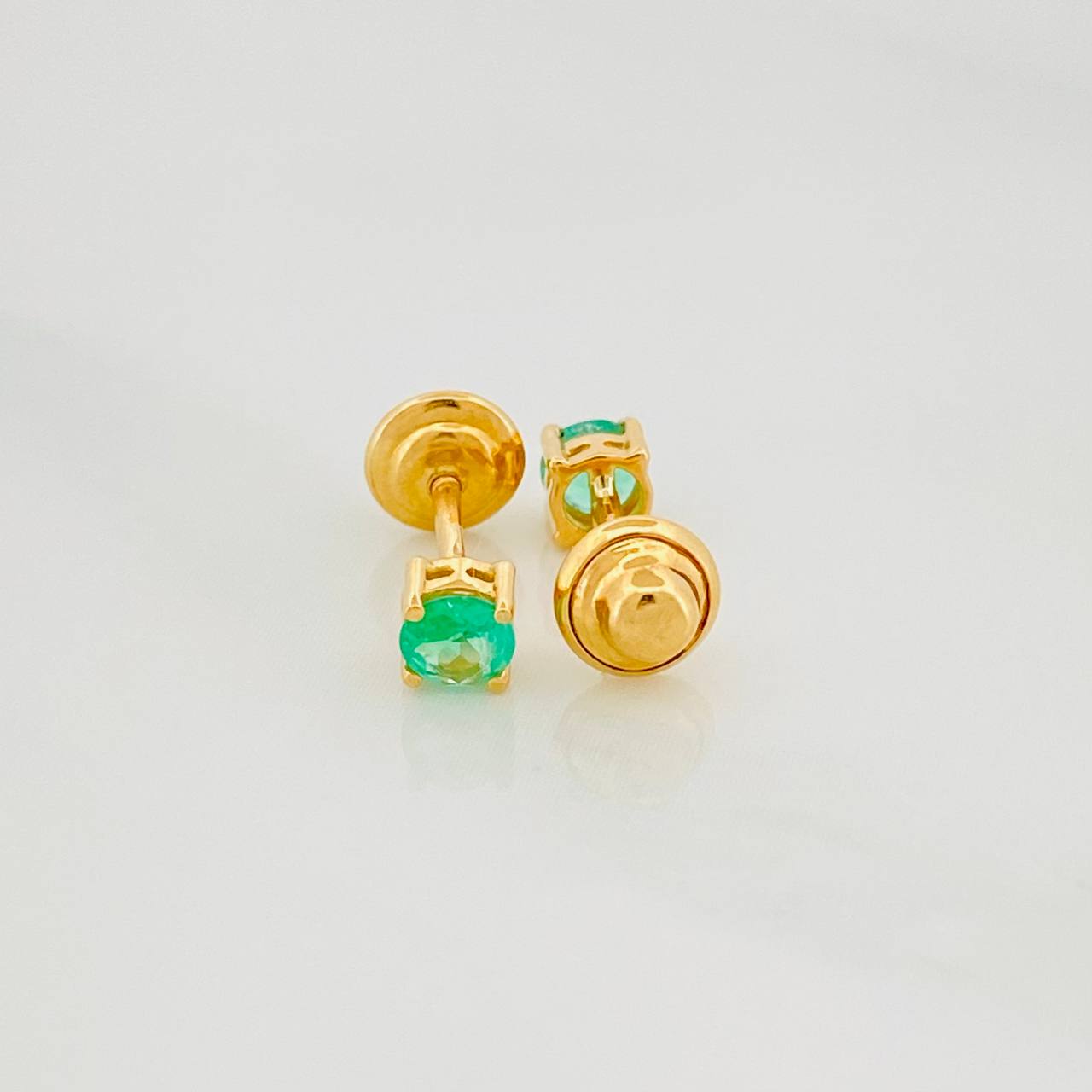 Topos Cuatro Garras Esmeralda 21Pts 0.7 g / 0.6 mm Oro Amarillo 18K