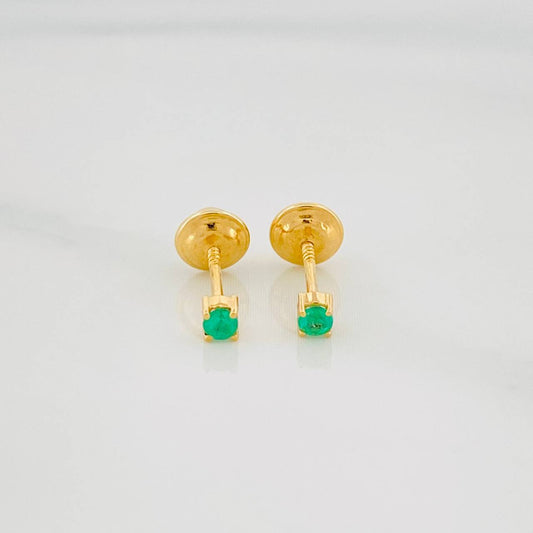 Topos Cuatro Garras Esmeraldas 09Pts 0.55 g / 2.2 mm Oro Amarillo 18K