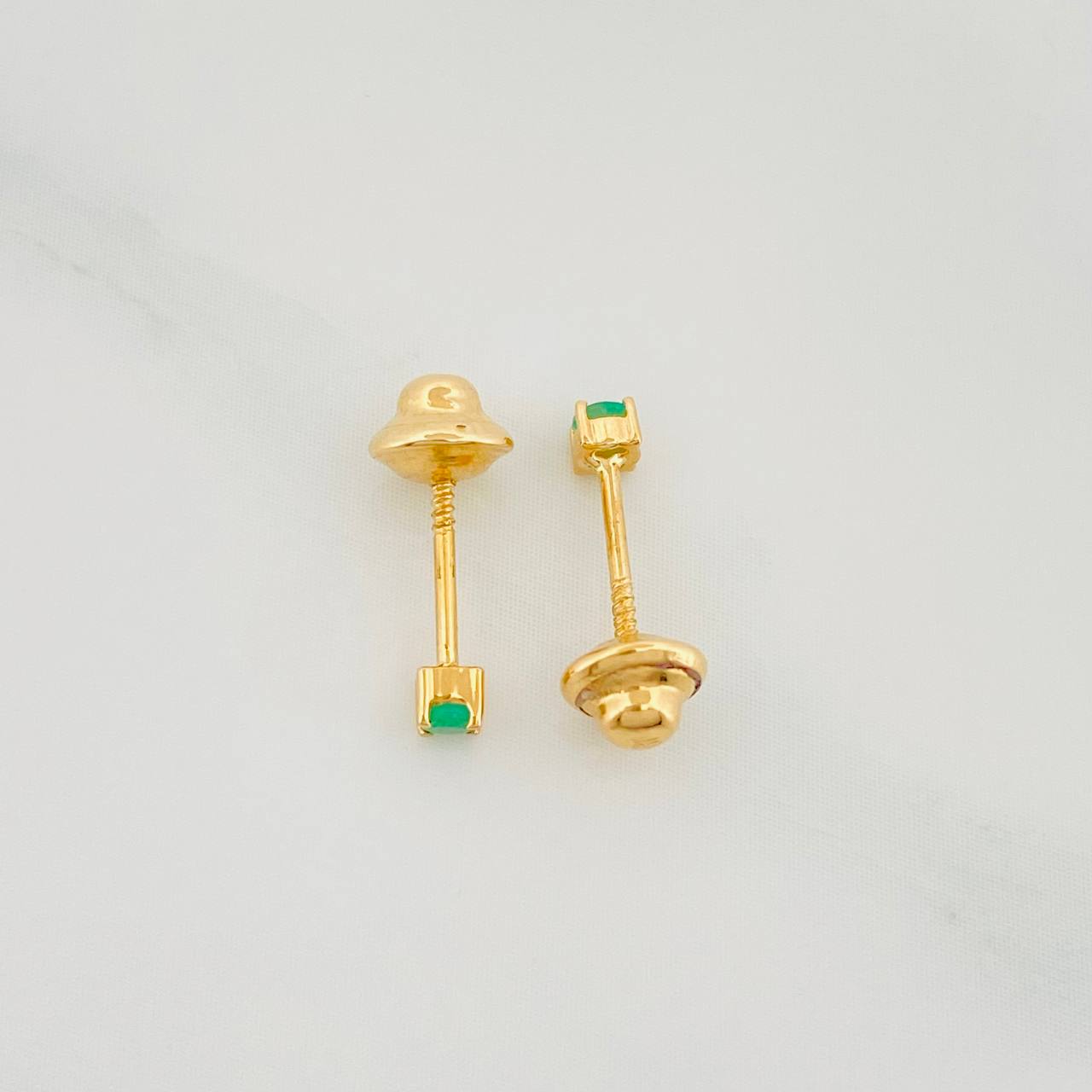 Topos Cuatro Garras Esmeraldas 09Pts 0.55 g / 2.2 mm Oro Amarillo 18K