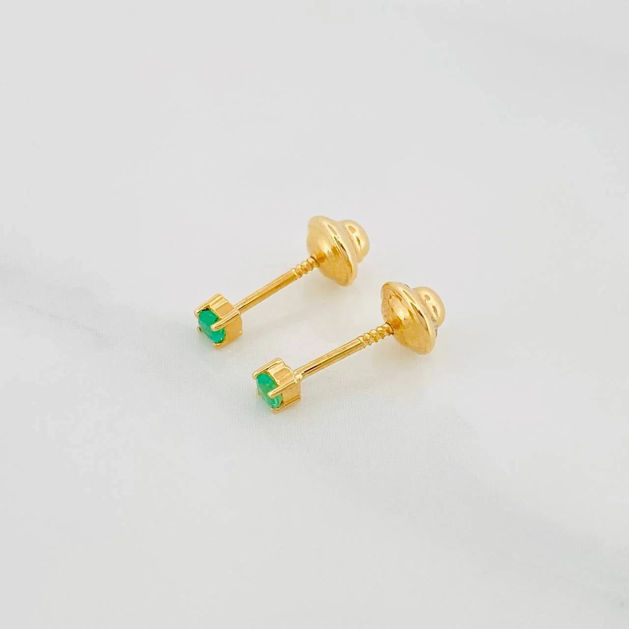 Topos Punto Esmeralda 0.7Pts 0.55 g / 1.8 mm Oro Amarillo 18K