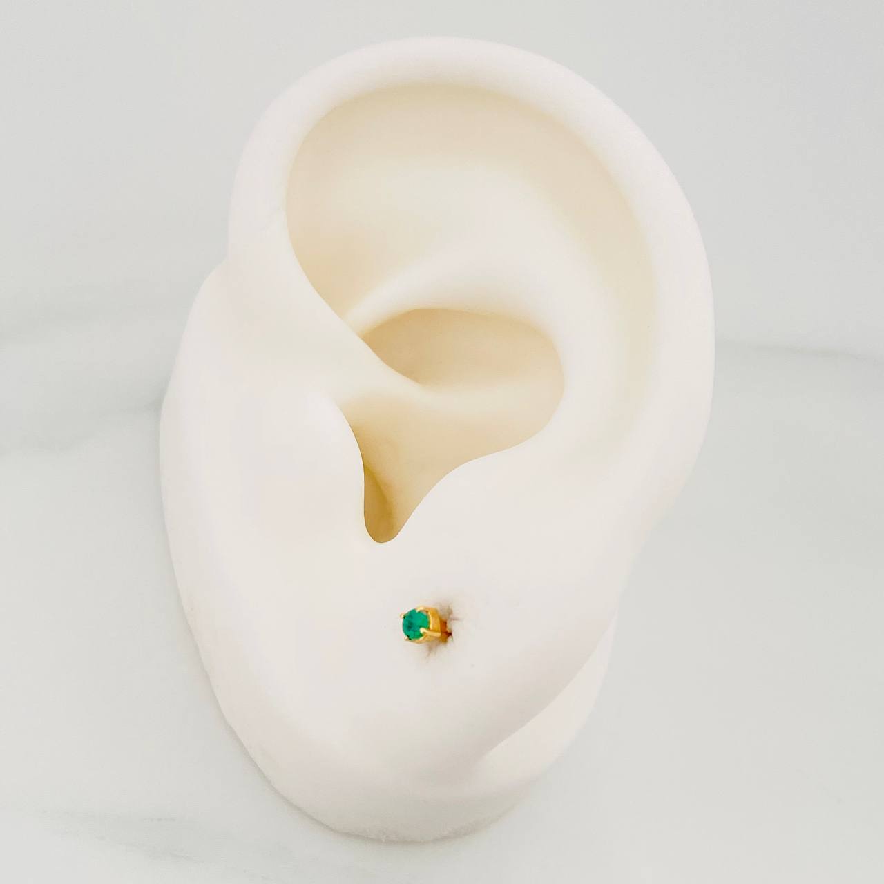 Topos Cuatro Garras Esmeraldas 09Pts 0.5 g / 2.2 mm Oro Amarillo 18K