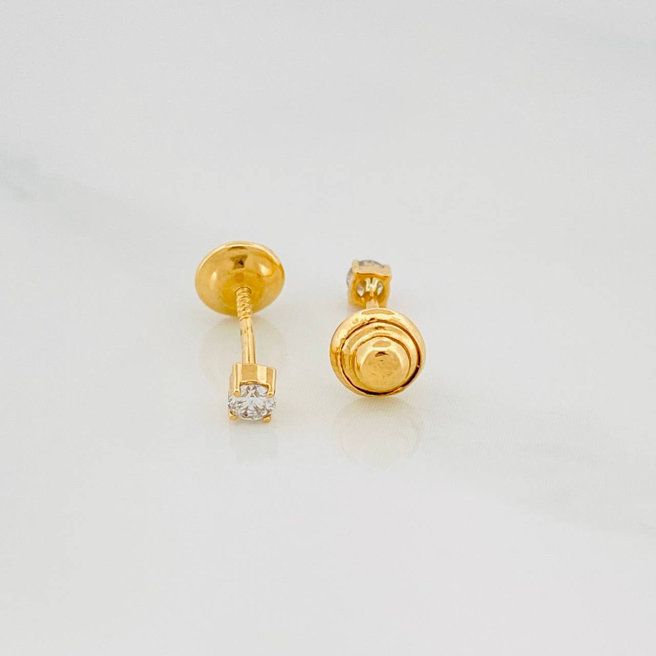 Topos Cuatro Garras Diamantes 10Pts 0.5 g / 2.33 mm Oro Amarillo 18K