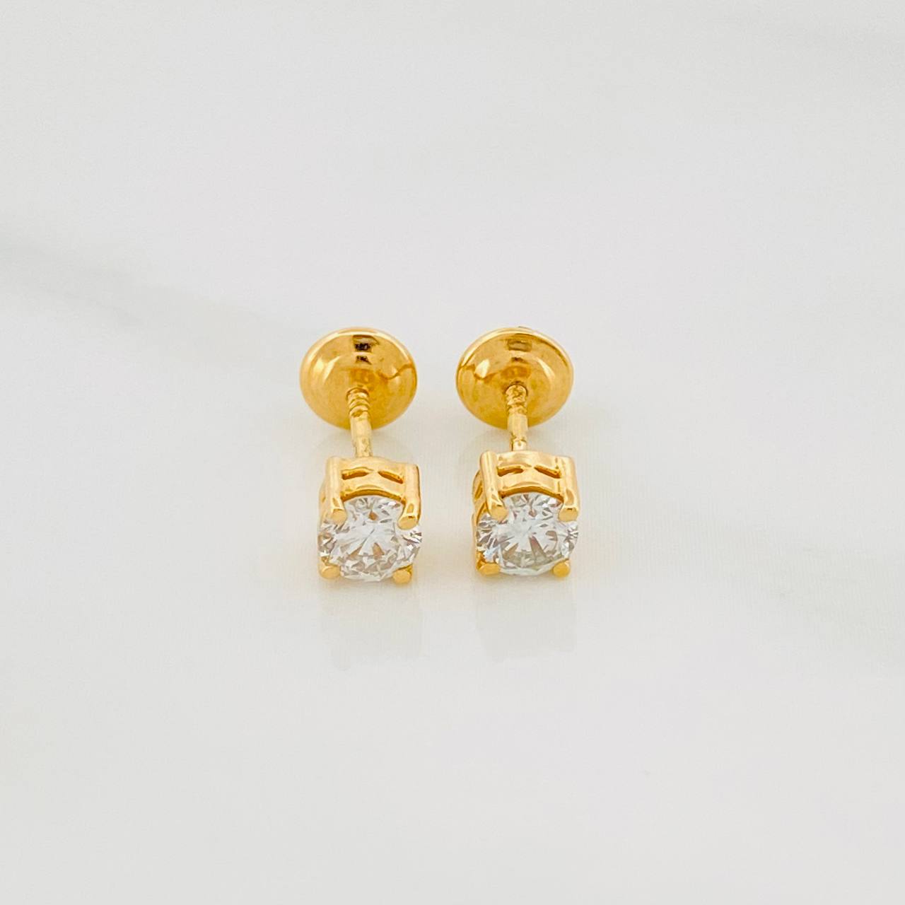 Topos Cuatro Garras Diamantes 52Pts 0.95 g / 3.95 mm Oro Amarillo 18K
