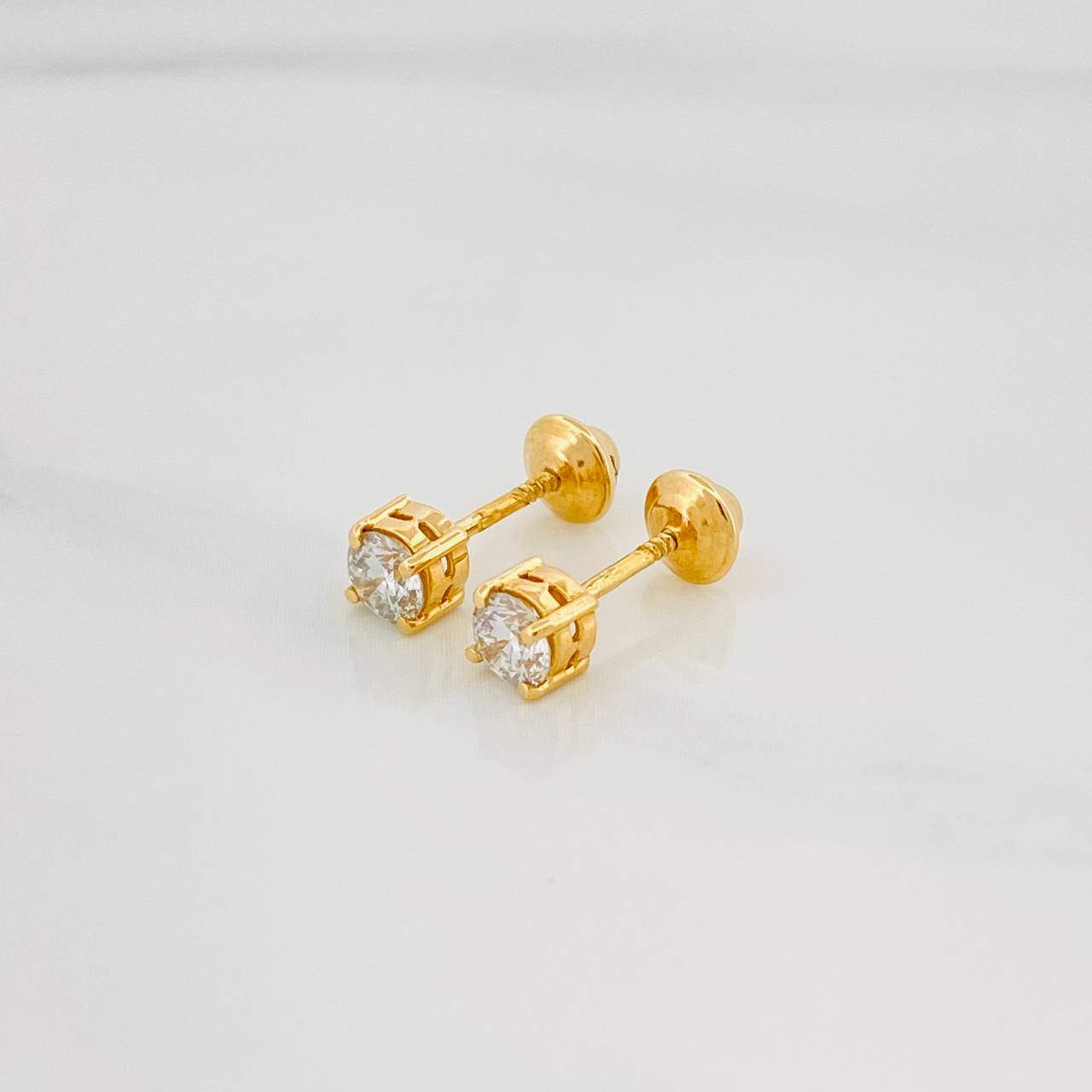 Topos Cuatro Garras Diamantes 52Pts 0.95 g / 3.95 mm Oro Amarillo 18K