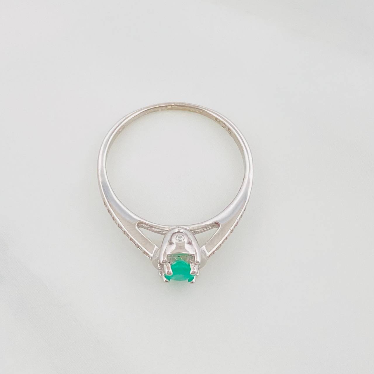 Anillo Halo Esmeralda 22Pts 1.35 g / T6 1/2 Plata 925