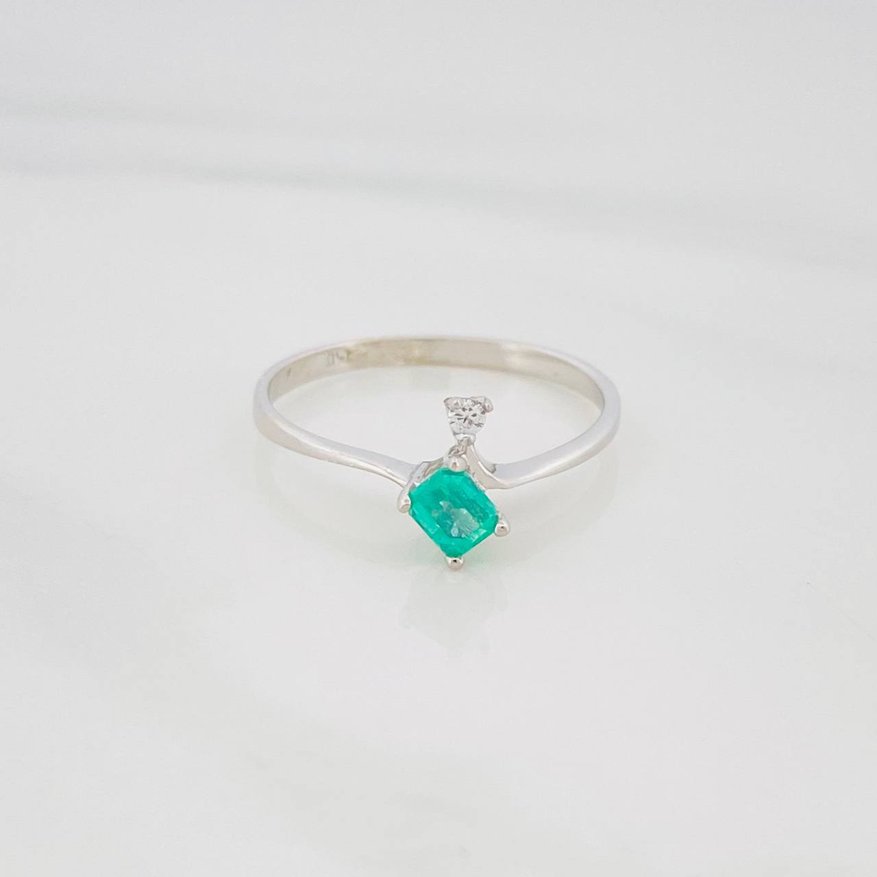 Anillo Rombo Esmeralda 22 Pts 1 g / T6 1/2 Plata 925